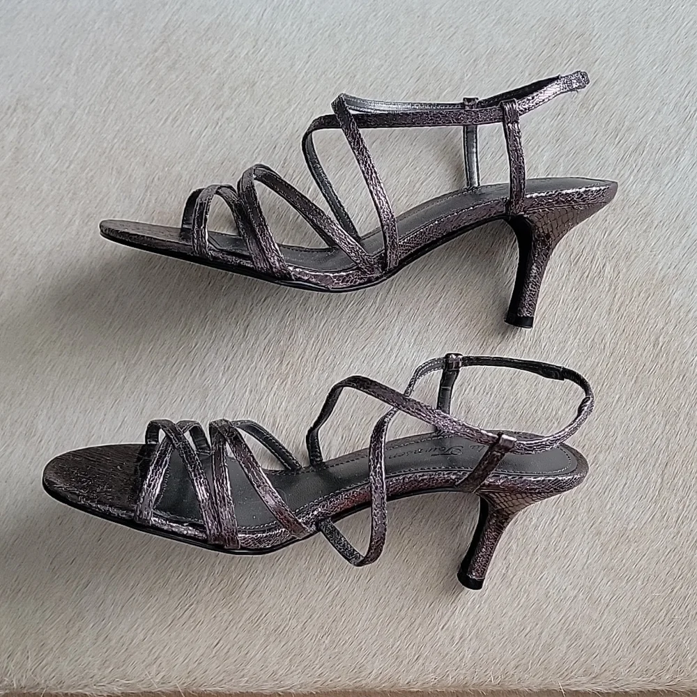 Lulu Townsend Heels Size 6M - Picture 3 of 7